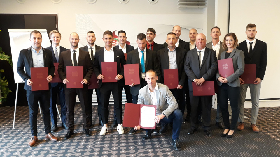 Átvették végzettséget igazoló tanúsítványukat az 