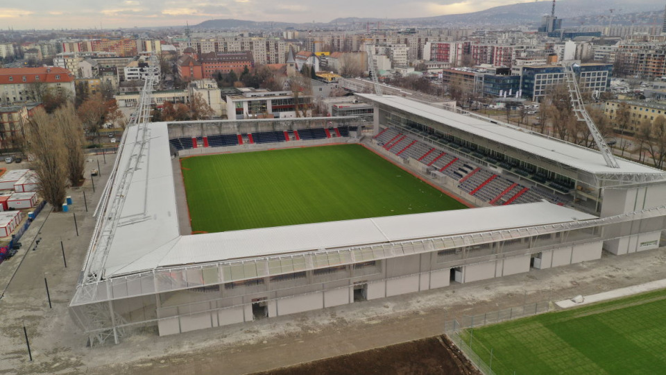 BETELT A KREDITPONTGYŰJTŐ KONFERENCIÁRA A LÉTSZÁM