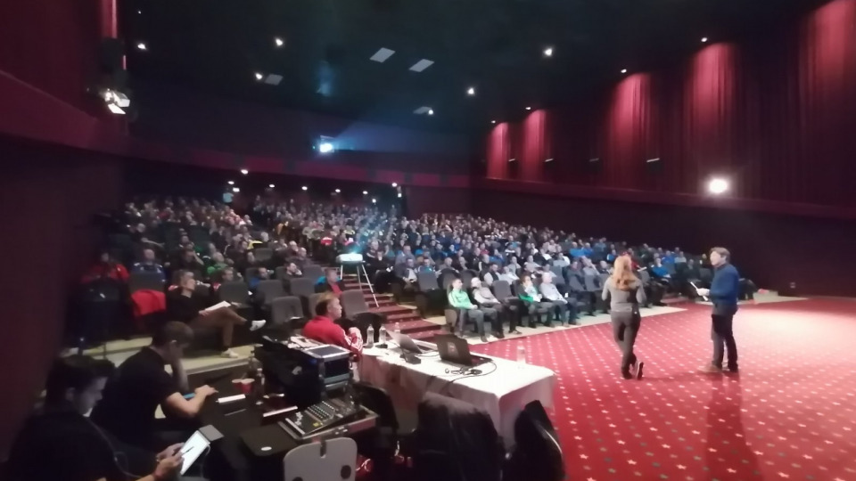 Sikeres kreditpontgyűjtő konferencia a francia edzőképző központ vezetőjével, Franck Thivilier Úrral